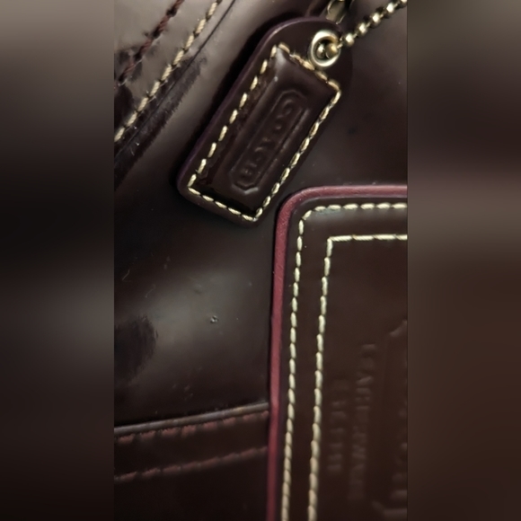 EUC Coach maroon patent leather wristlet zip top black cloth interior, charm - Picture 4 of 6